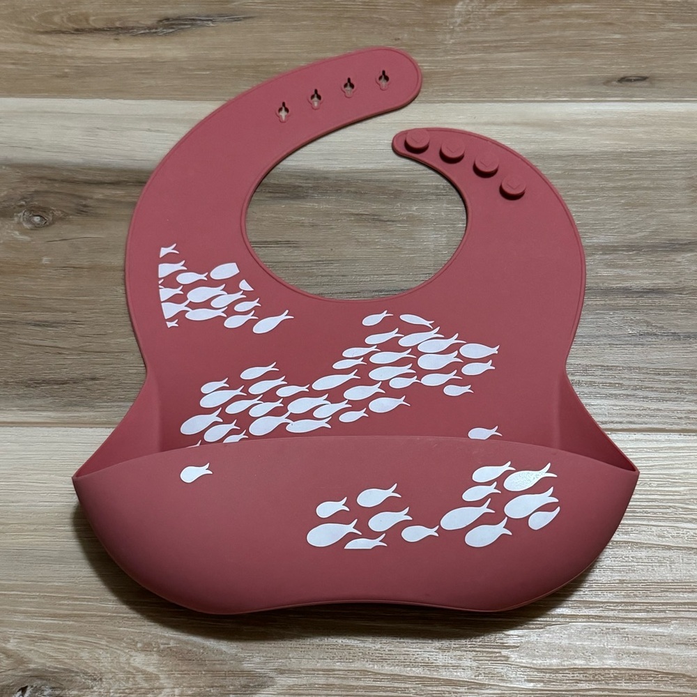 Baby eel silicone bib